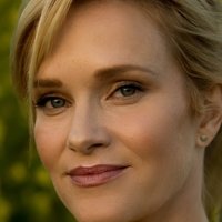 Nicholle Tom Nue