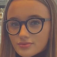 Olivia Robertson Nue