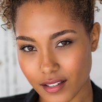 Parker McKenna Posey Nue