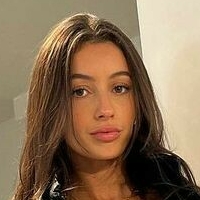 Phoebe Chakar Nue