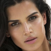 Raica Oliveira Nue