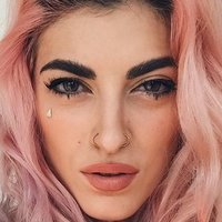 Roshelle Nue