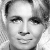 Salome Jens Nue