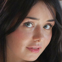 Sarah Es Nue