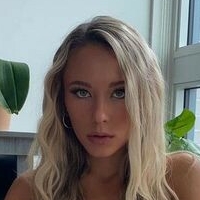 Sarah Houchens Nue