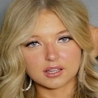Shae Smolik Nue