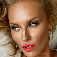 Simona Krainova Nue