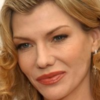 Stephanie Niznik Nue