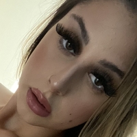 Submissive Skylar Nue