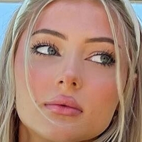 Victoria Rozmajzl Nue