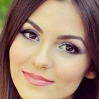 Victoria Vega Nue