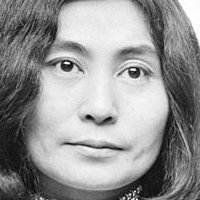 Yoko Ono Nue