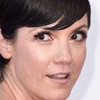 Zoe McLellan Nue